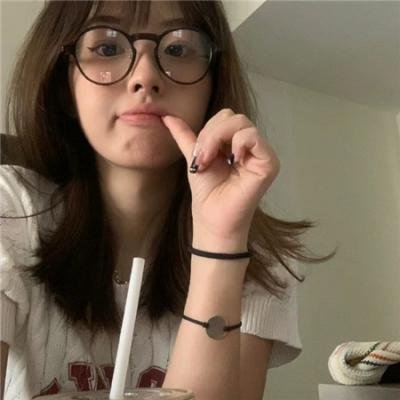 无边春色戏两儍